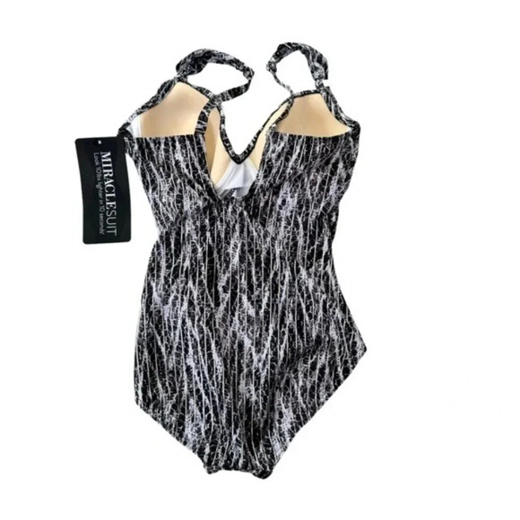 Miraclesuit Metallic Silver Chevron Python Siren OnePiece Swimsuit Size 8 NWT - Picture 5 of 14